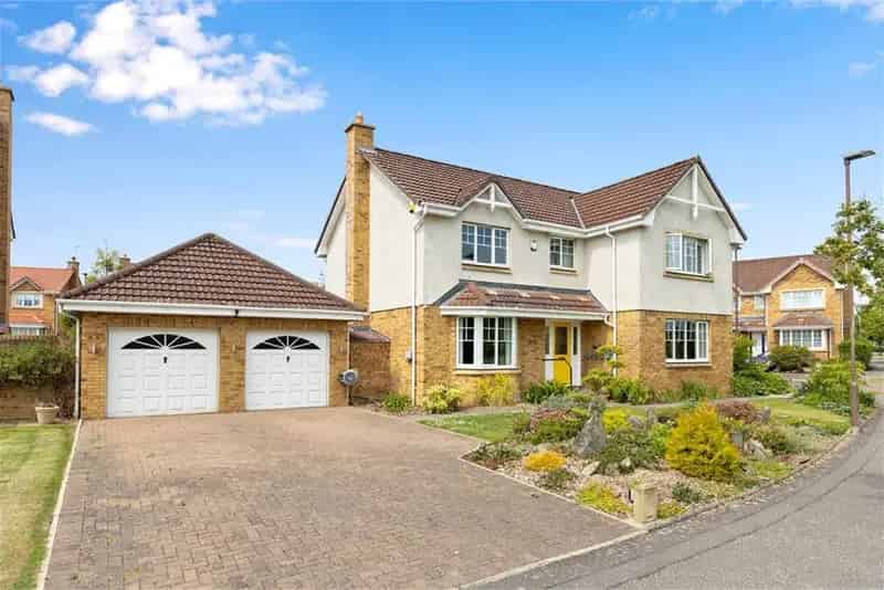 5 Bed Detached House with 2 Reception Rooms and Double Garage