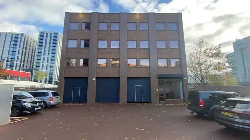 Warehouse Facility Great West Road Car Storage Showroom Office Space
