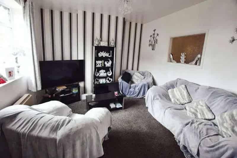 3 Bed House For Sale Near Town Centre