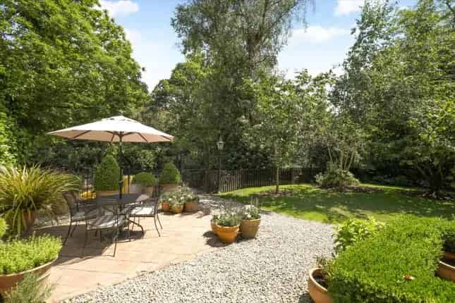 4 Bedroom Detached House for Sale Coombe Park Kingston Upon Thames