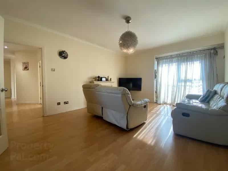 3 Bed Apartment Clarendon Quay Stunning City Views Parking