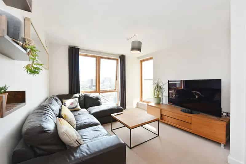 2 Bedroom Apartment House to Rent in Hackney Wick