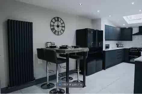 6 Bedroom Student House All Bills Included August 2025