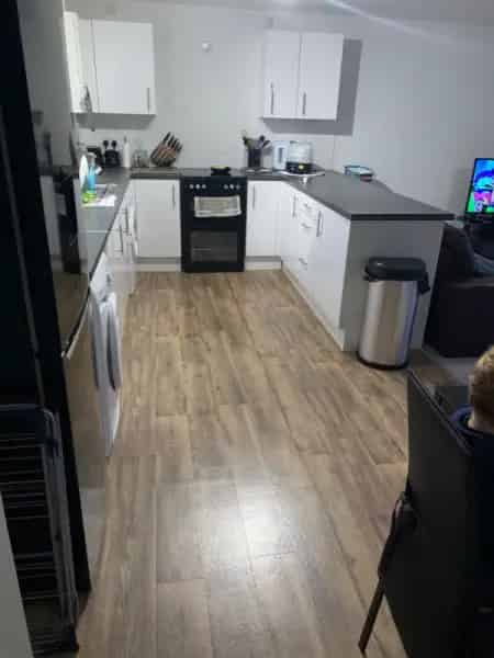 2 Bed Coach House with Garage and Parking Near Schools