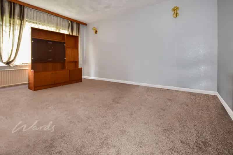 2 bedroom semi-detached bungalow to rent