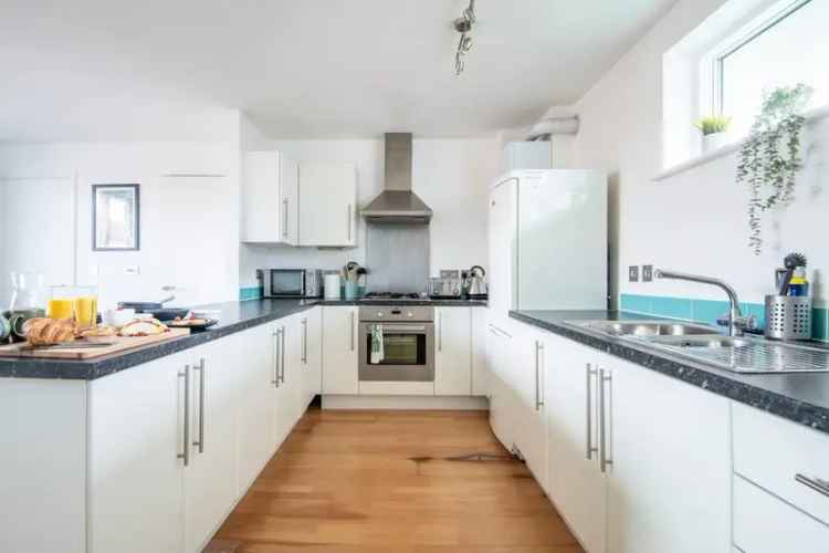2 Bedroom Flat near Brick Lane East London