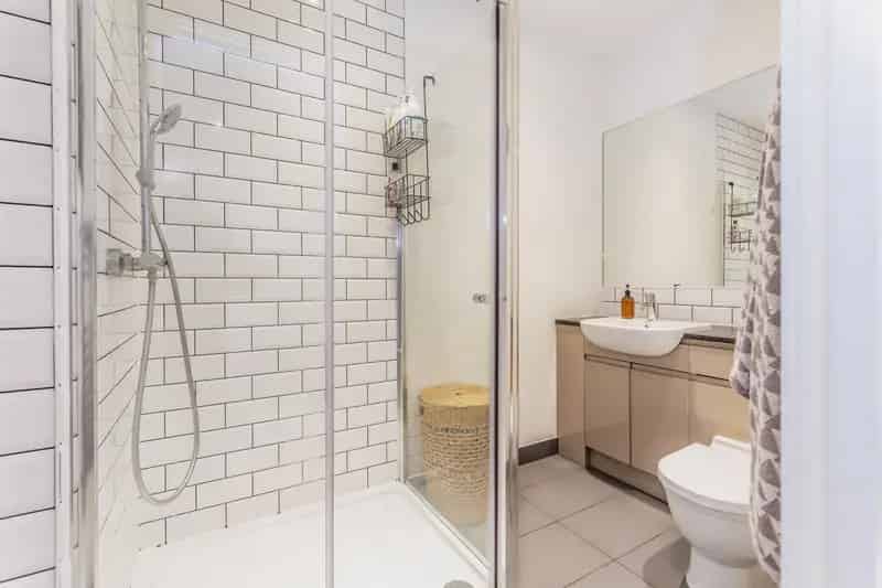 Spacious 2-Bed Ground Floor Apartment Whyteleafe