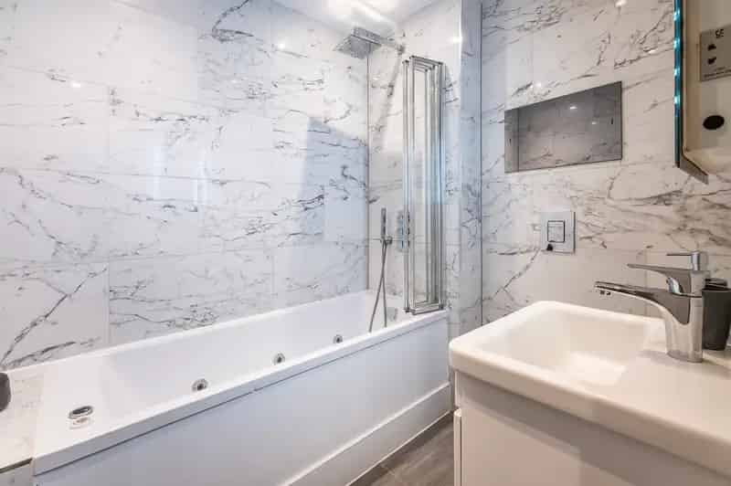 2 Bedroom Flat for Sale in Kensington