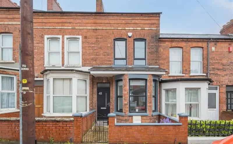 Three-Story Terrace House Lisburn Road Four Bedrooms Modern Kitchen
