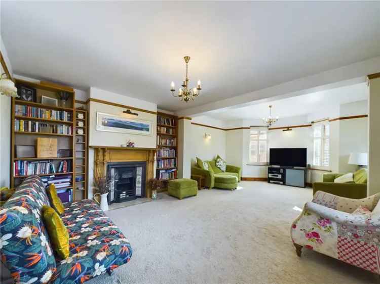 6 Bedroom Detached house