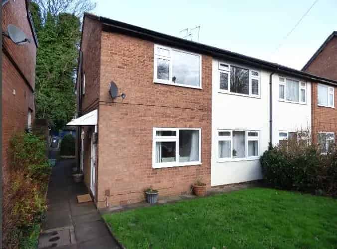 Ground Floor Maisonette Near Acocks Green Station - No Chain