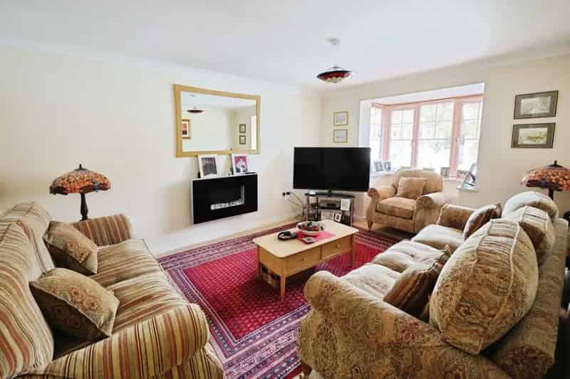 5 bedroom House
 For Sale