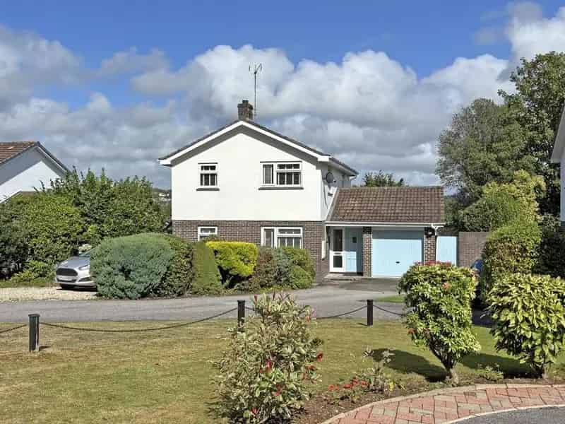 4 Bedroom Detached House for Sale in Kenwyn