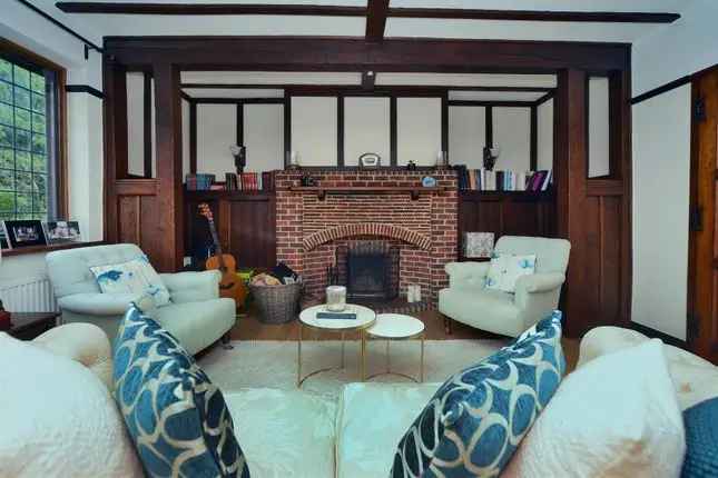 6 Double Bedroom Detached House Southborough Estate Surbiton