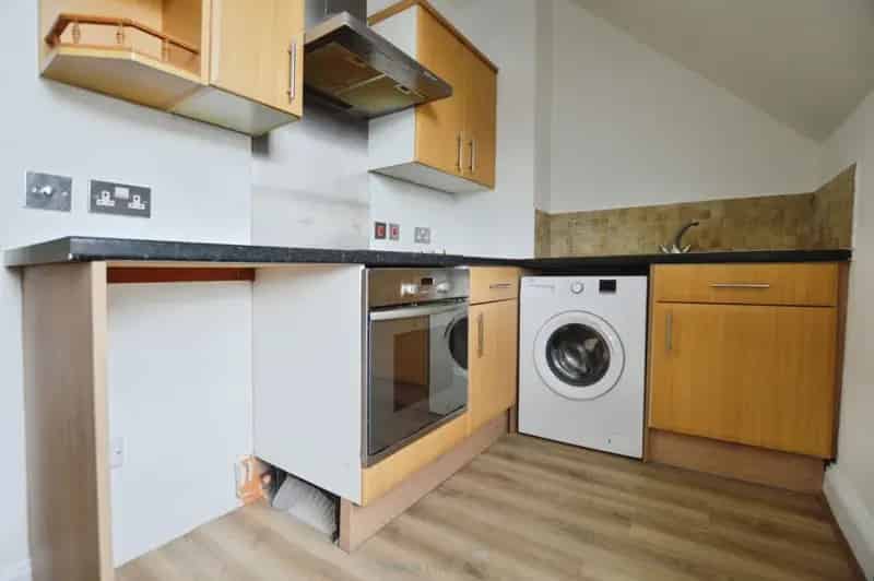 1 bedroom Flat
 To Rent 
Total Size: 355 SQ FT