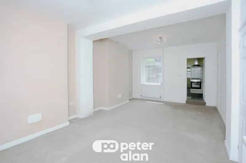 3 Bedroom End Terrace House Near Amenities and Schools