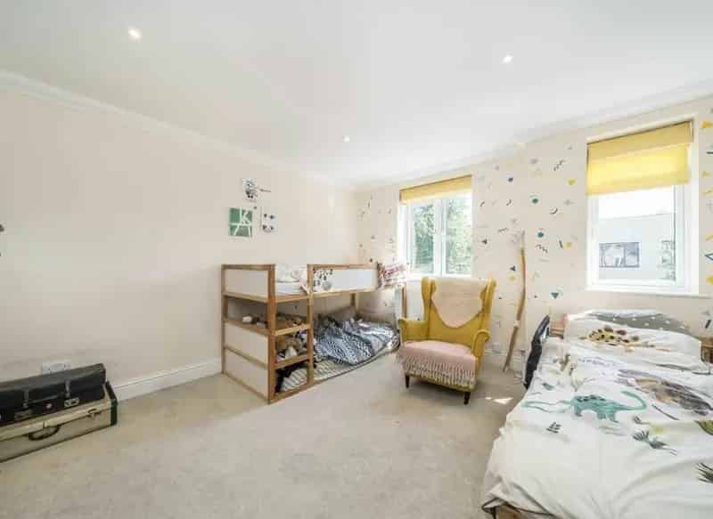 Modern Three-Story House Near Nunhead Amenities