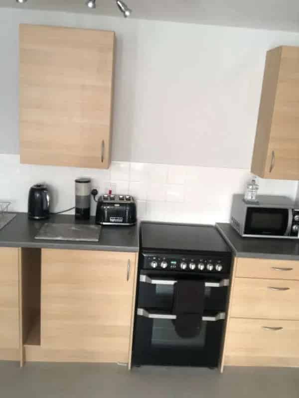 Large 2-Bedroom New Build Flat with Rooftop Gardens and Parking