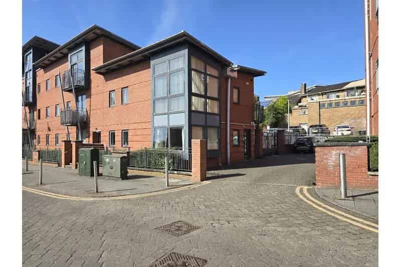 1 Bedroom Apartment with Parking