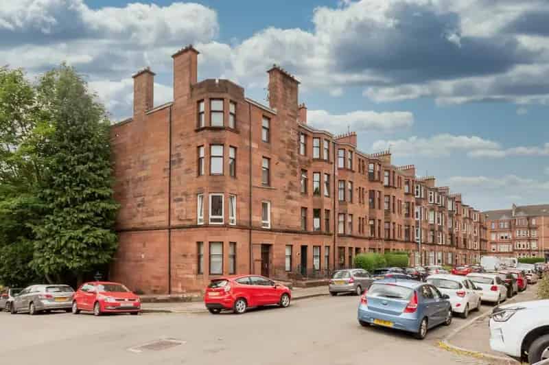 2 Bedroom West End Flat to Rent - Available Now