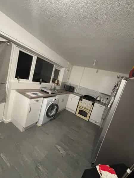 2 Double Bedroom House with Large Walk In Wardrobe