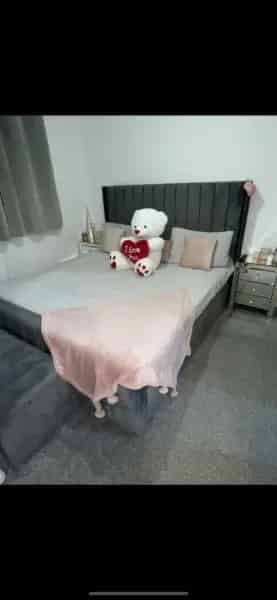 2 Bed 2 Bath Flat with Balcony