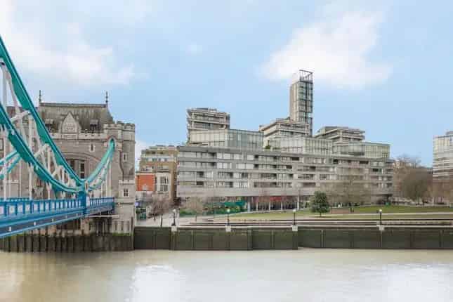 Luxury 3-Bedroom Apartment in One Tower Bridge
