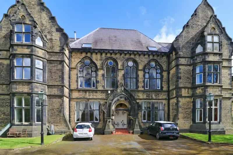 5 Bedroom House for Sale