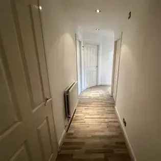2 Room 46m² Manchester Flat En-Suite Fridge Freezer Oven Hob Gas Central Heating