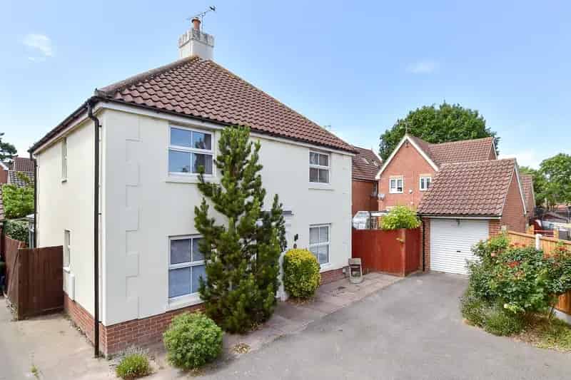 4 Bedroom Detached House for Sale