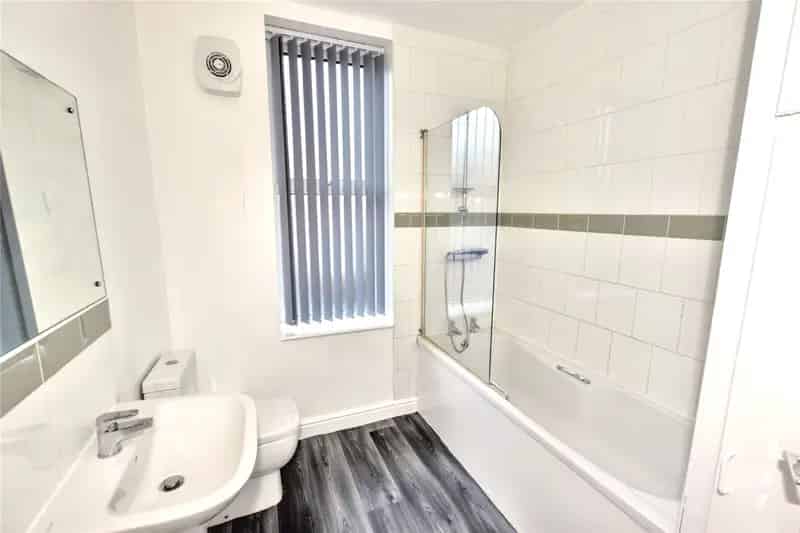 Two Bedroom House Near St James Hospital Leeds City Centre