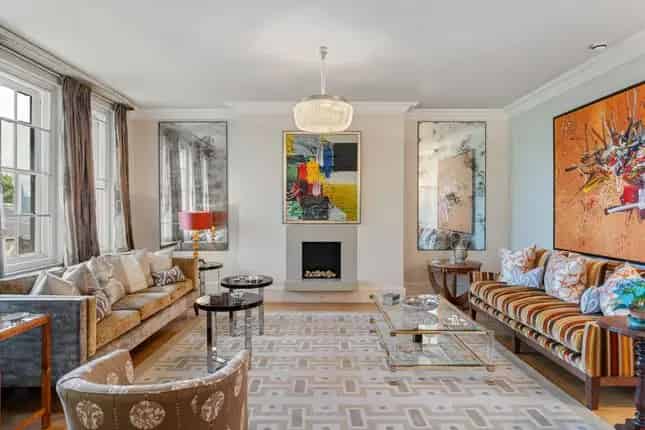 Elegant Kensington Apartment 3 Beds 2 Baths 2 Garages