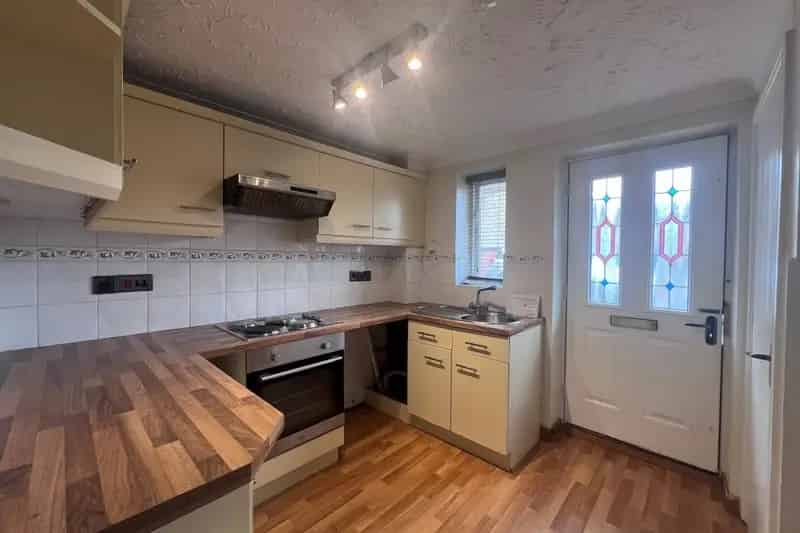 2 Bed House Zero Deposit Garden Summer House Parking