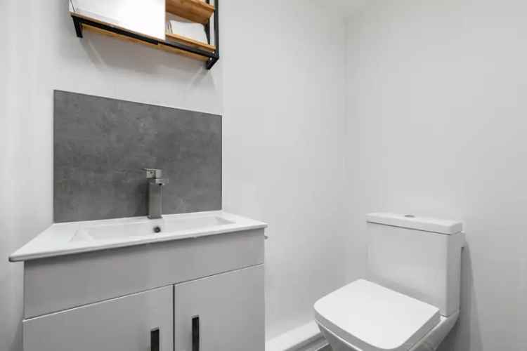 6 Double Ensuite Rooms House Share Near New Pudsey Station