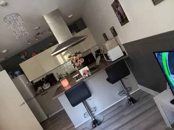 Lovely Spacious 2 Bedroom Flat with Balcony and Parking