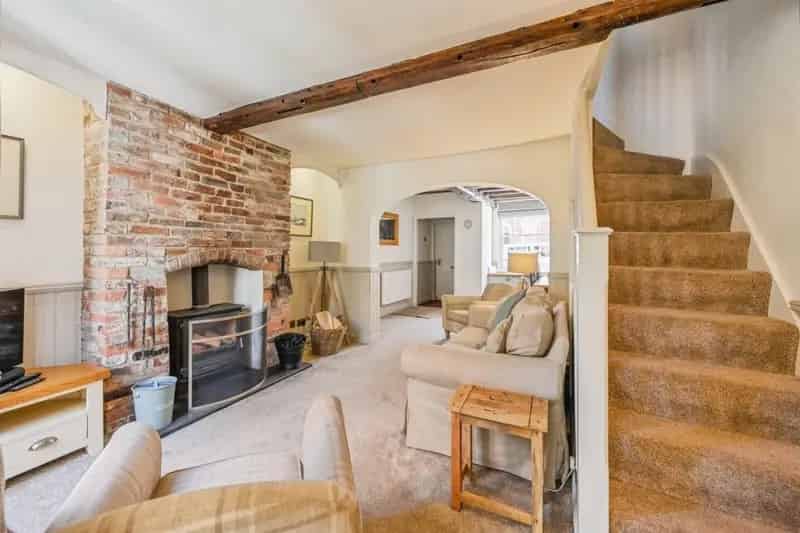Stunning 3-Bedroom Mid-Terrace House in Ashbourne
