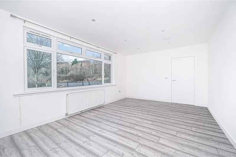 3 Bed Semi-Detached House with Drive and Garden
