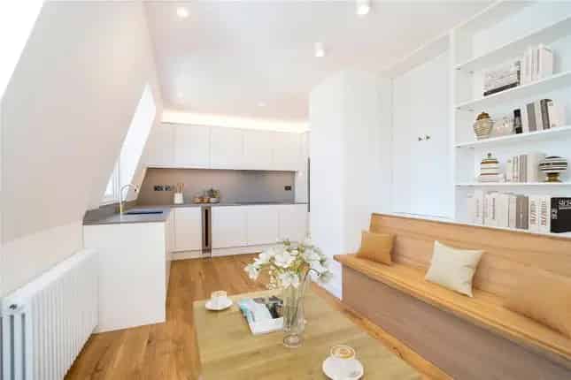 Maisonette for Sale in St George's Square Pimlico SW1V