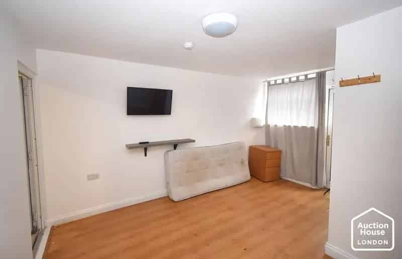 6 Bedroom Terraced House for Sale
