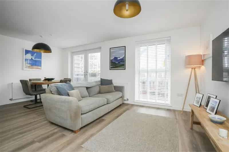 2 Bed Flat Musselburgh First Floor Apartment with Balcony and Parking