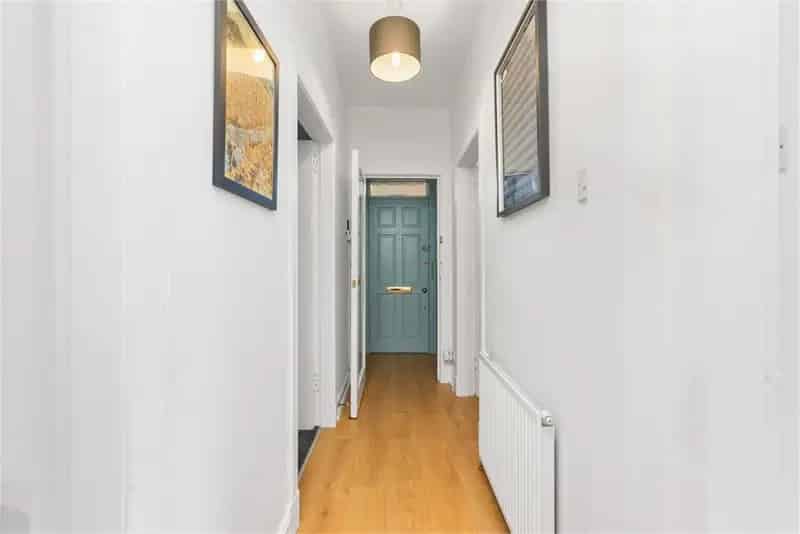 2 Bed Flat - Maindoor with 1 Reception Room