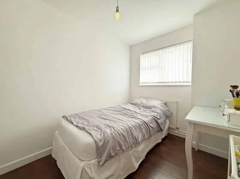 4 Bed End Terrace House For Sale