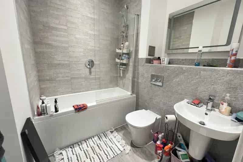 One Double Bedroom Apartment Near Harlow Station