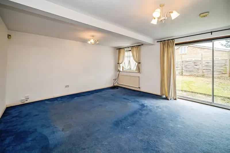 3 Bedroom Detached House Burnham Excellent Transport Links