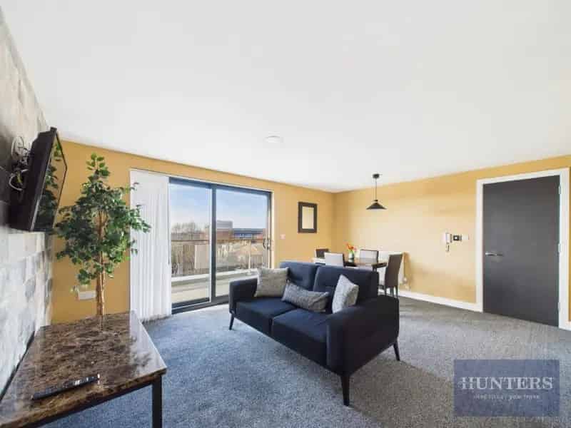 1 Bedroom Penthouse Apartment near Gloucester Quays