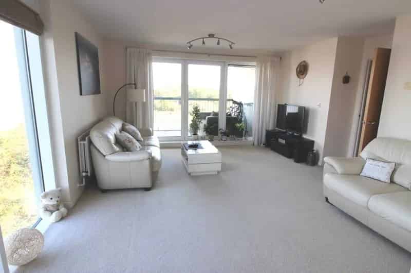 2 Bedroom River View Apartment Royal Artillery Quays
