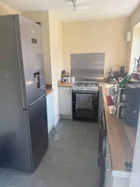 1 Bedroom Bungalow with Refurbished Kitchen and Gardens