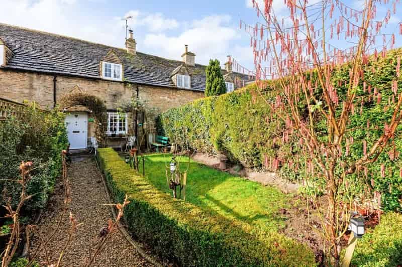 2 Bedroom Cotswold Cottage South Cerney