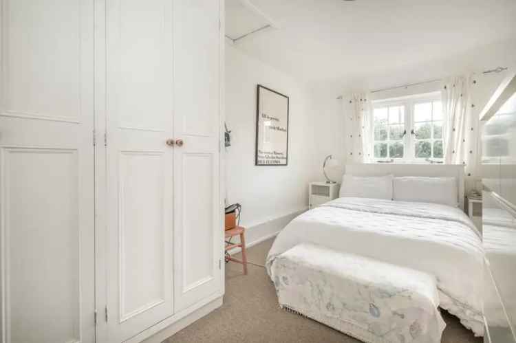 3 Bedroom Terraced House for Sale in Hampton Village