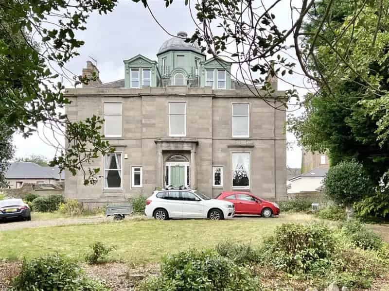 2 Bed Ground Floor Flat in B Listed Victorian Villa